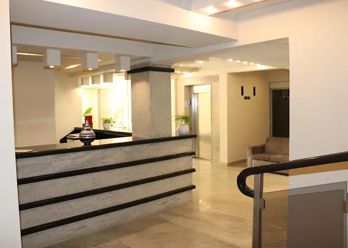 Danis Hotel Golem (Tirana)