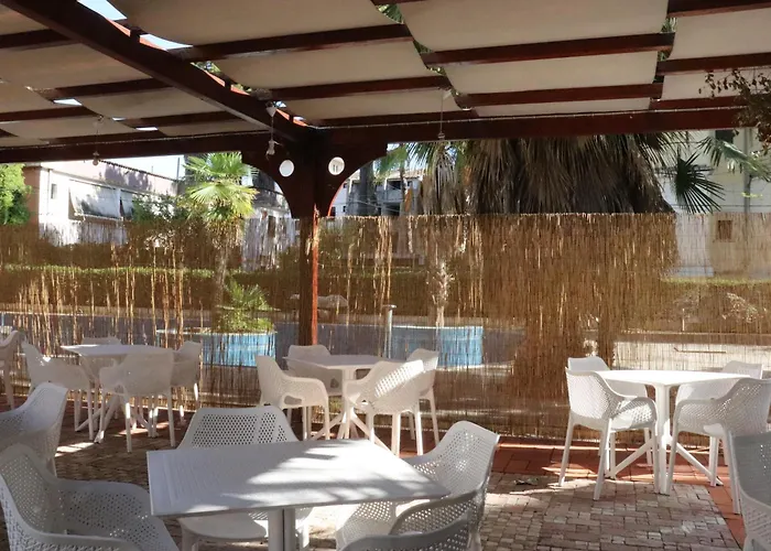 Danis Hotel Golem (Tirana)